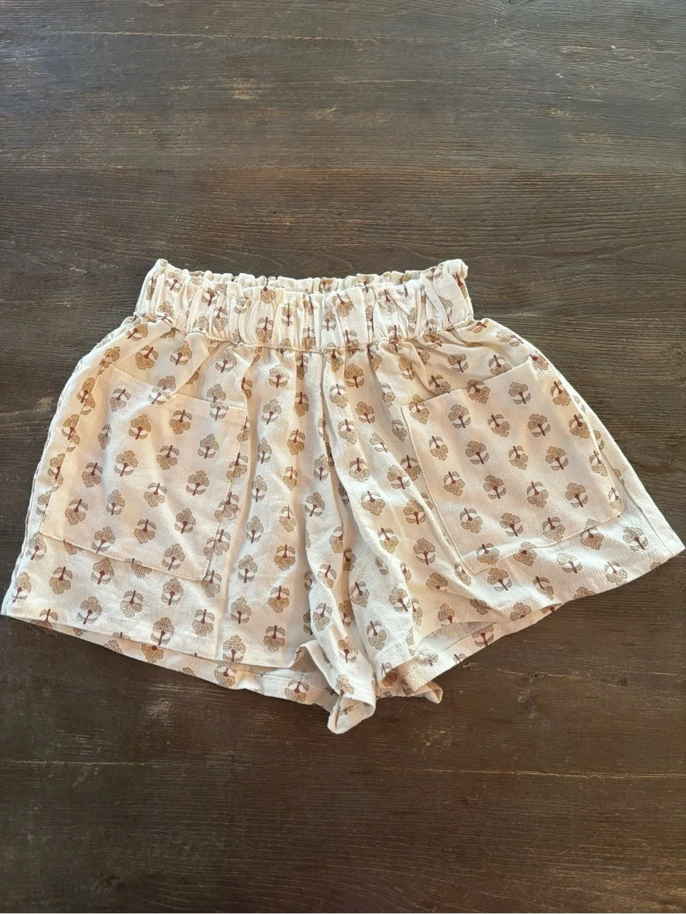 Rylee and Cru set Brown Gauze Tie-Strap Tank with Printed Cream Shorts